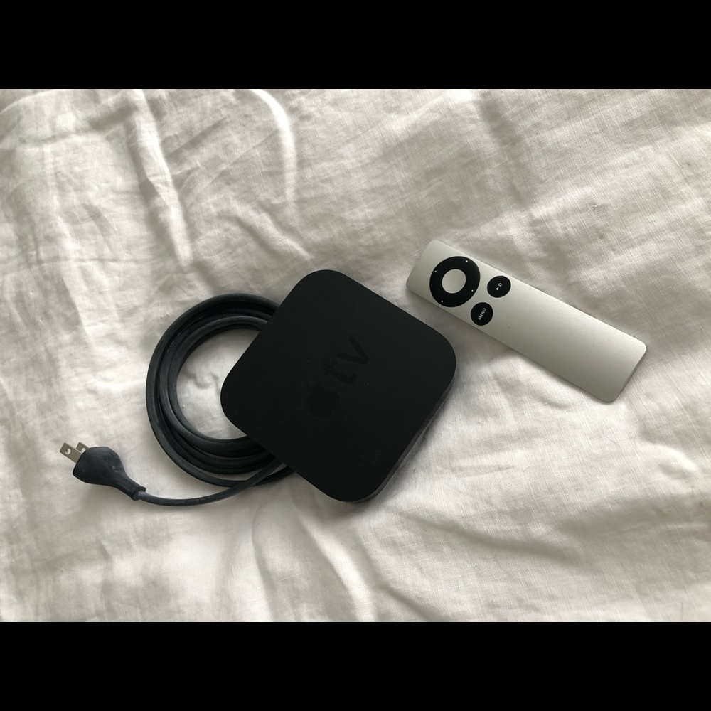 Apple TV 3rd Generation - Picture 2 of 2